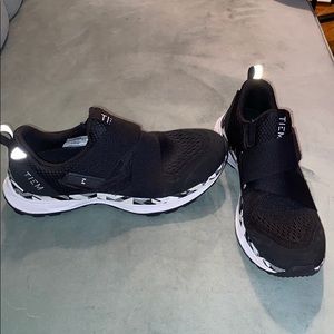 TIEM slipstream black geometric